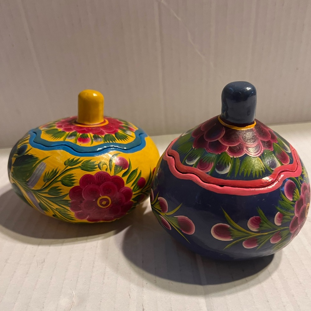 VTG Mexican Folk Art Handpainted Floral Motif Lacquered Gourd Boxes with Lids